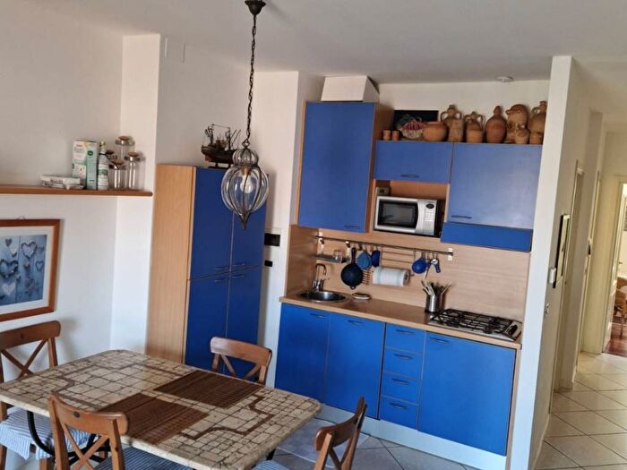 Appartamento trilocale in affitto in Via Camillo Benso di Cavour, Ospedaletti