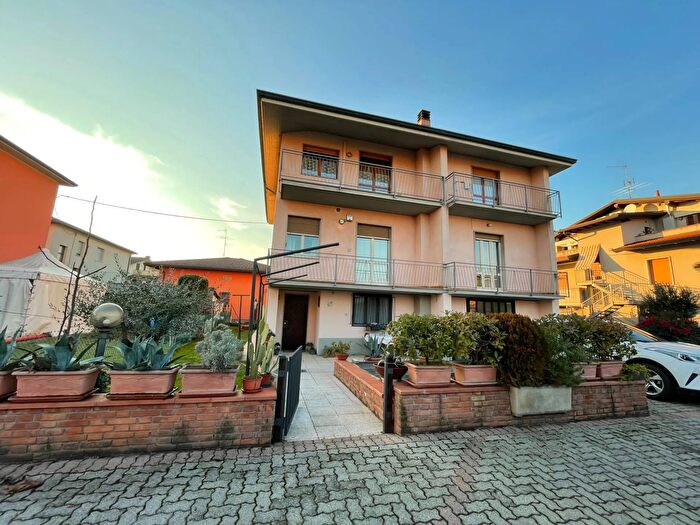 Casa con 9 locali in vendita in Via G Camozzi, Osio Sotto