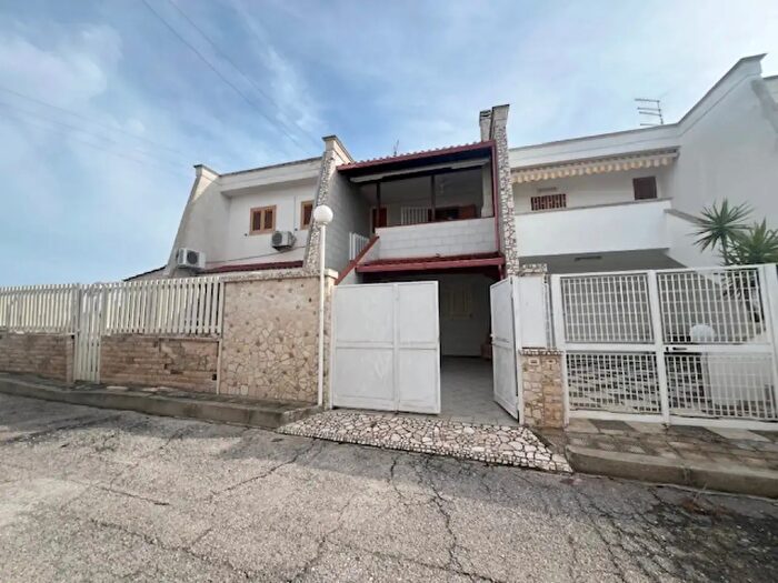 Casa trilocale in vendita in Via Michelangelo Buonarroti, Maruggio