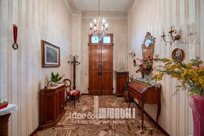 Casa con 6 locali in vendita in Via Bruno Buozzi, Prato