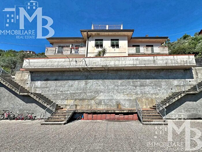 Appartamento in vendita in Via Serro Antico, Avegno