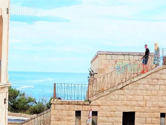 Appartamento con 11 locali in vendita in Via Vittorio Veneto, Siracusa