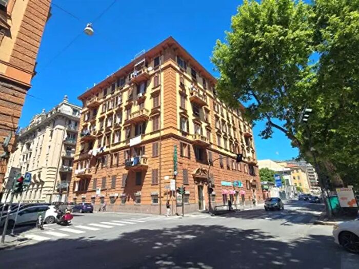 Appartamento trilocale in vendita in Corso Sardegna, Genova