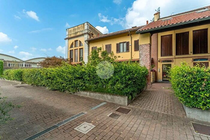 Appartamento bilocale in vendita in Via San Francesco dAssisi, Trezzano Sul Naviglio