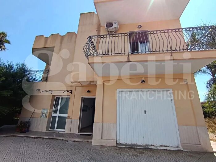 Casa con 8 locali in vendita in Siracusa
