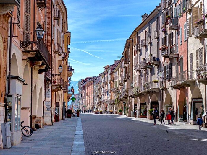 Appartamento trilocale in affitto in Via Roma, Centro Storico, Cuneo