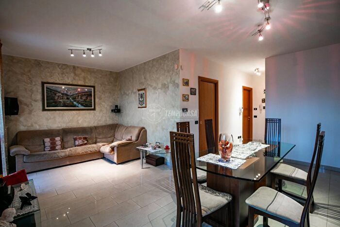 Appartamento quadrilocale in vendita in Via Montale, Limbiate