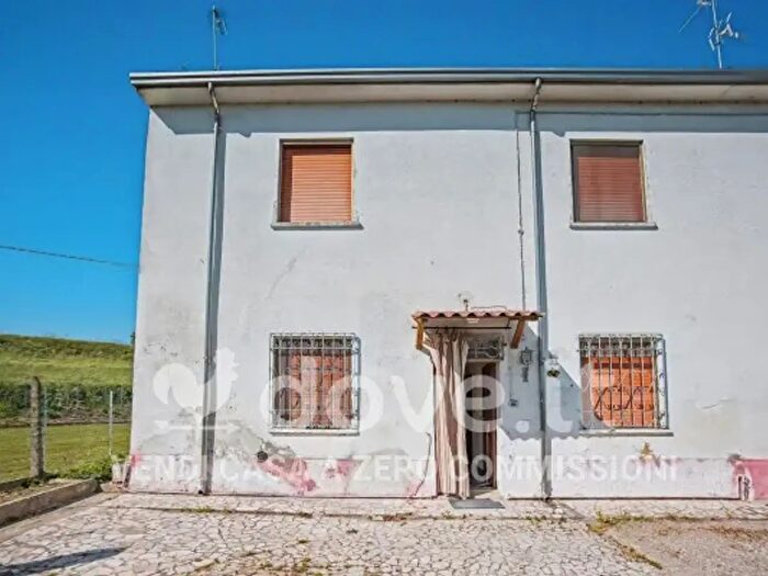 Casa quadrilocale in vendita in Via Argine Po Sud, San Benedetto Po