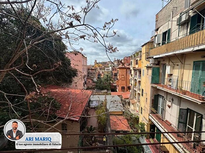 Appartamento trilocale in affitto in Via Cimarra, Monti, Roma