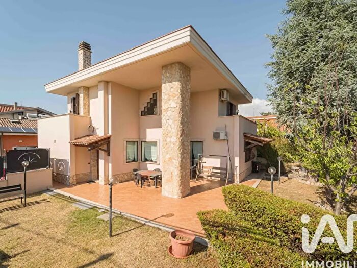 Casa con 8 locali in vendita in Via Romana Vecchia, Ciampino
