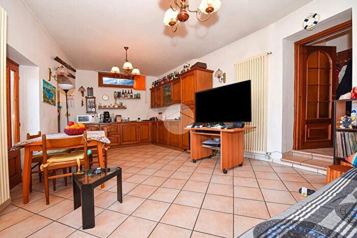 Appartamento quadrilocale in vendita in Piazza Colombatti, Giaveno