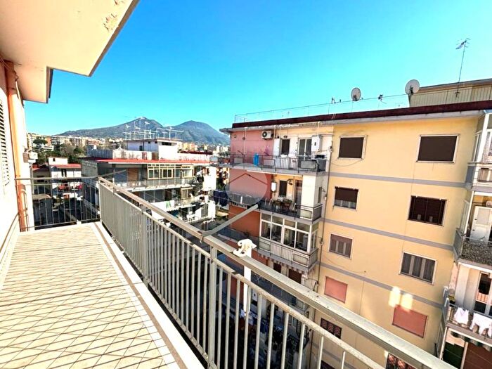 Appartamento con 7 locali in vendita in Via Mazzini, San Giorgio A Cremano