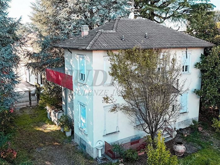 Casa con 6 locali in vendita in Via Dante, Cesano Maderno