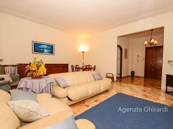 Appartamento con 5 locali in vendita in Via Briscata, Genova