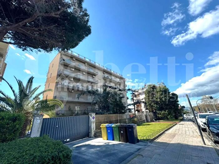 Appartamento con 5 locali in vendita in Viale Andrea Doira, Catania