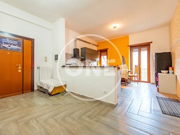 Appartamento trilocale in vendita in Via Rocca dEvandro, Roma