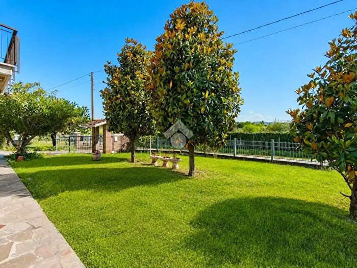 Casa con 6 locali in vendita in Via Rodella, Rimini