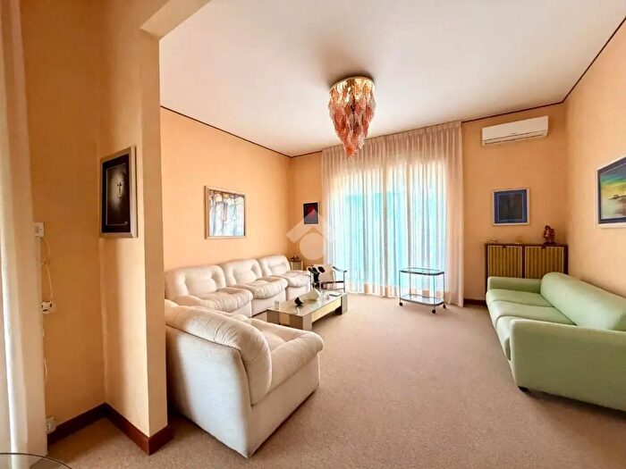 Appartamento quadrilocale in vendita in Via Giacomo Leopardi, Lecce