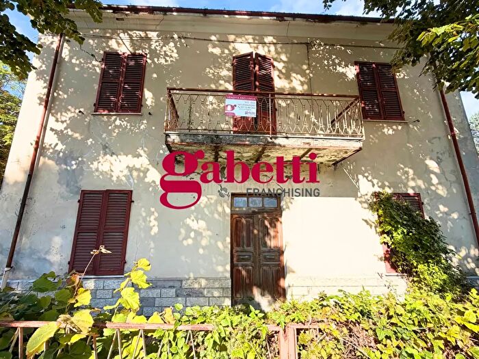 Casa con 8 locali in vendita in Novafeltria
