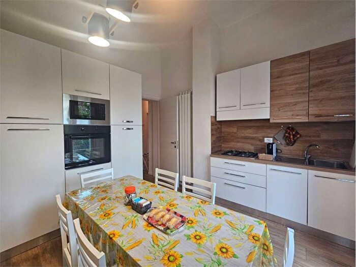 Appartamento quadrilocale in affitto in Via De Sanctis, D'Azeglio, Firenze