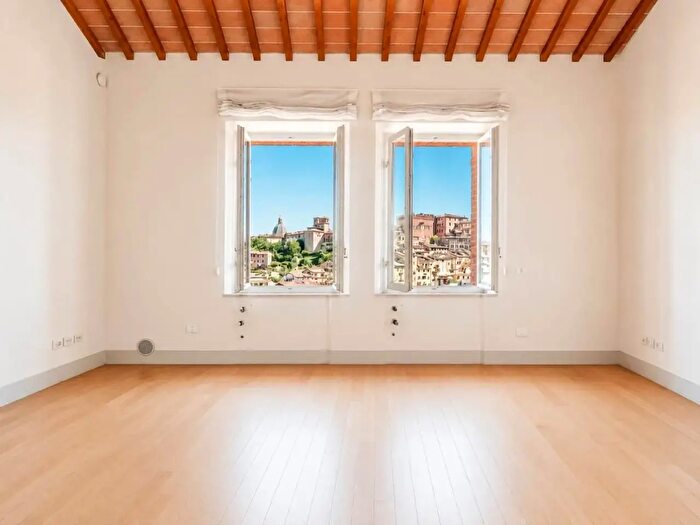 Appartamento con 5 locali in vendita in Giuseppe Garibaldi, Siena