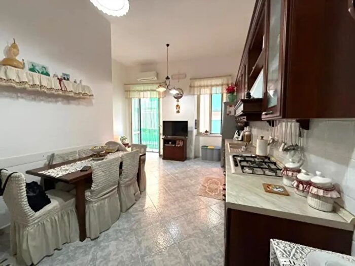 Appartamento trilocale in vendita in Via Napoli, Pozzuoli