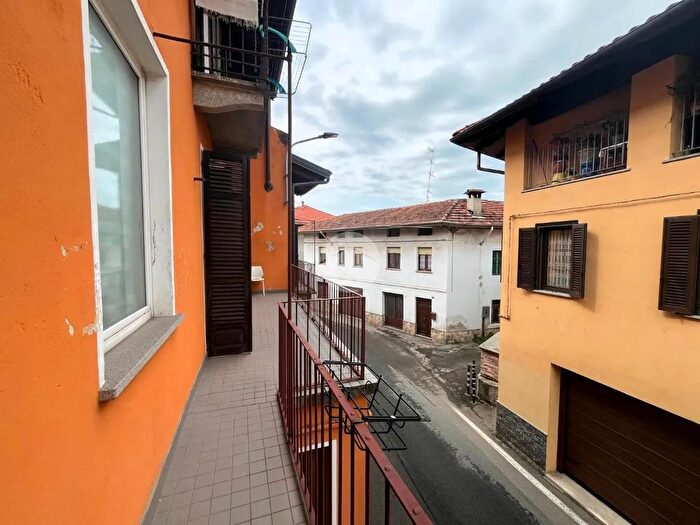 Casa con 8 locali in vendita in Corso S Lorenzo, Candelo