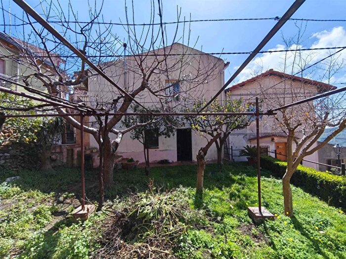 Casa quadrilocale in vendita in Via Flomara, Ali