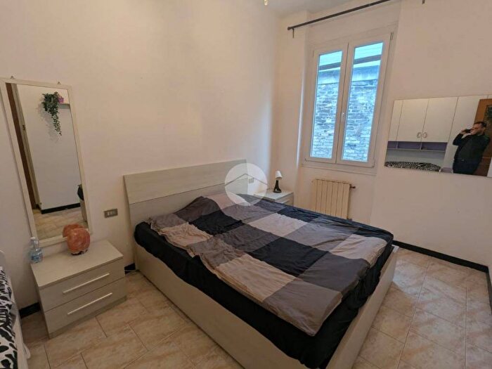 Appartamento trilocale in affitto in Via Zella, Certosa, Genova