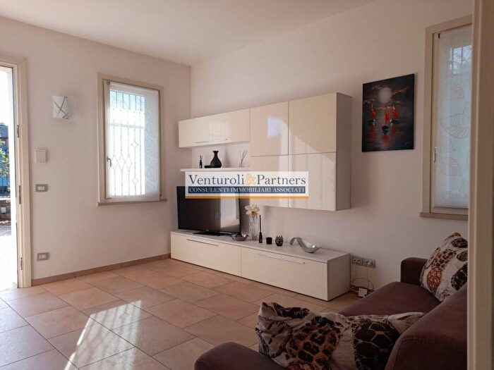Appartamento bilocale in affitto in Via Rodolfo Morandi, Esenta, Lonato del Garda