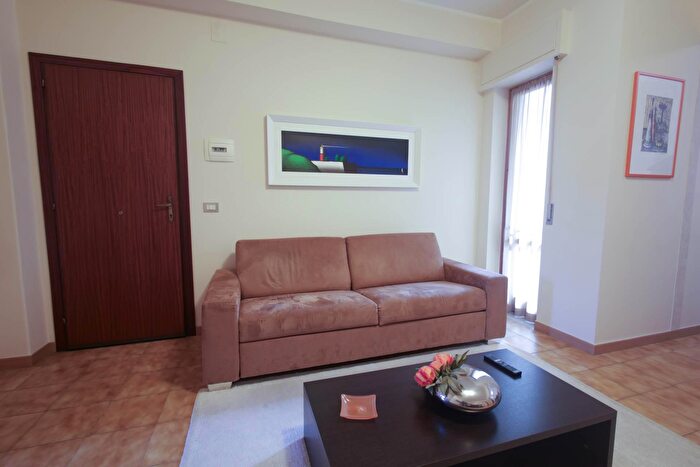 Appartamento trilocale in vendita in Via Aci Castello, Aci Castello