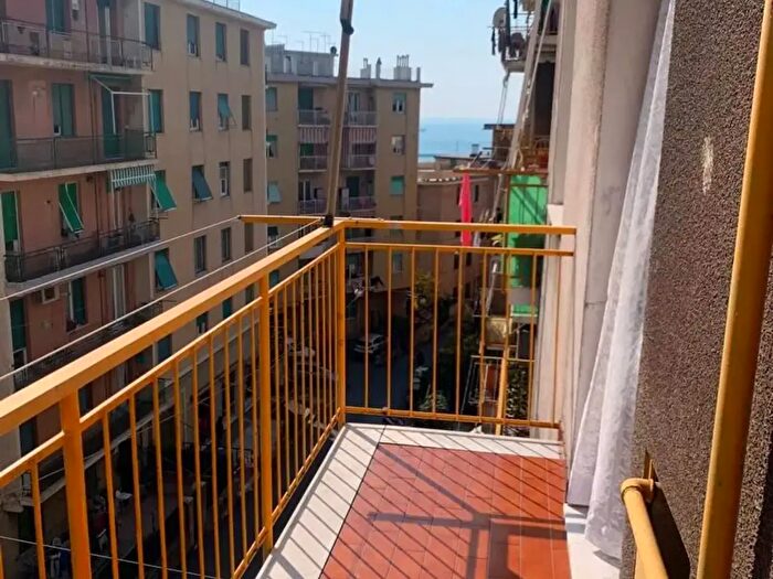 Appartamento trilocale in vendita in Via dei Sessanta, Genova