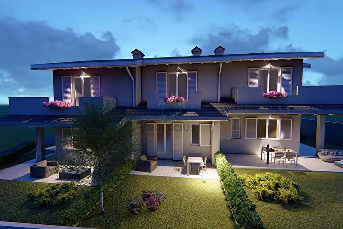 Casa con 7 locali in vendita in Viale delle Terme, Caldiero