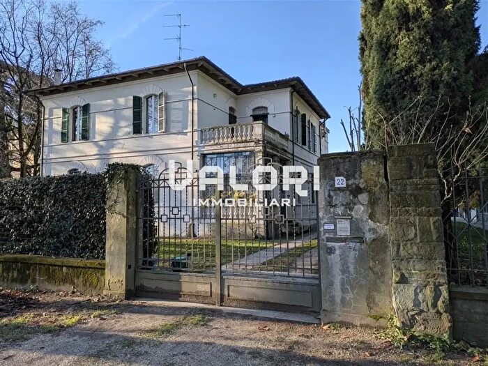 Casa con 8 locali in vendita in Viale Stradone, Faenza