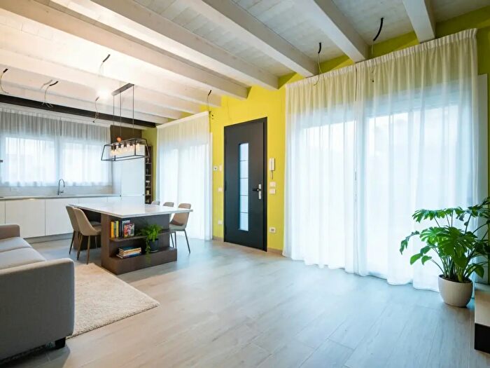 Casa quadrilocale in vendita in Via Martiri della Libertà, Campo San Martino