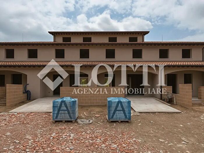 Casa con 6 locali in vendita in Buti