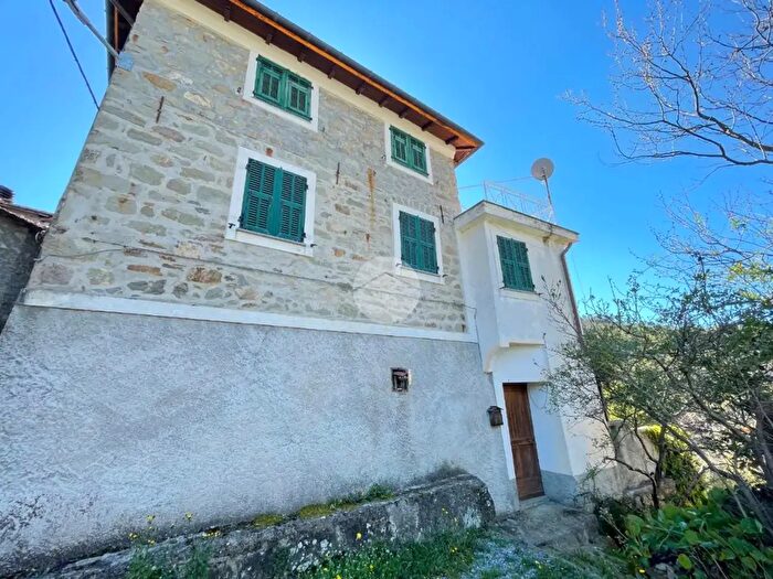 Casa trilocale in vendita in Frazione Berzi, Baiardo