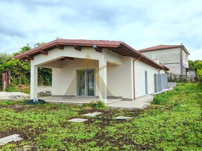Casa quadrilocale in vendita in Lariano