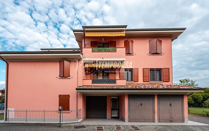 Appartamento trilocale in vendita in Via di Vittorio, San Cesario Sul Panaro