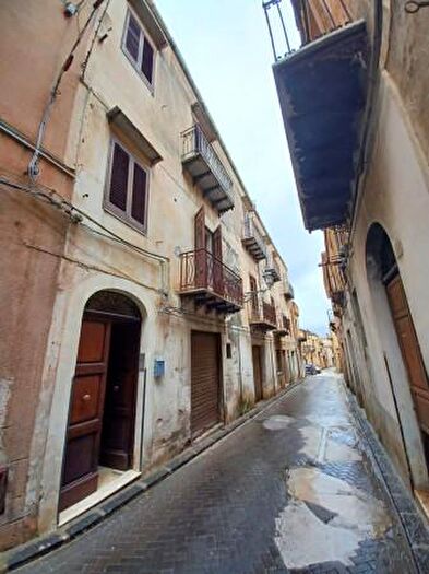 Appartamento con 6 locali in vendita in Via Roma, Sambuca Di Sicilia