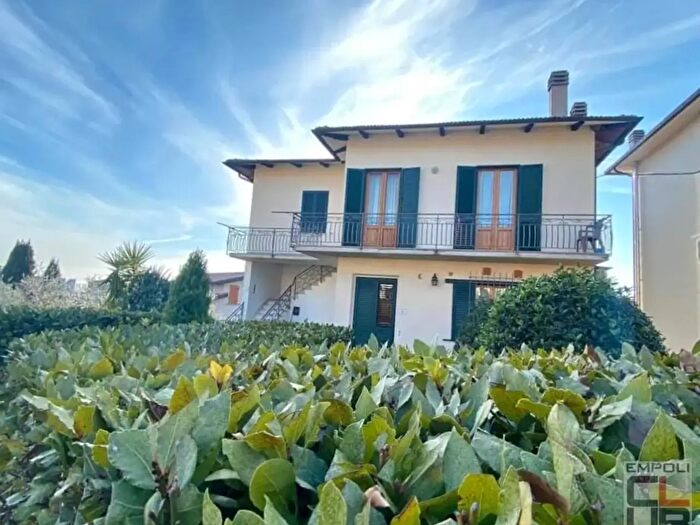 Appartamento con 5 locali in vendita in Ietramarina, Vinci