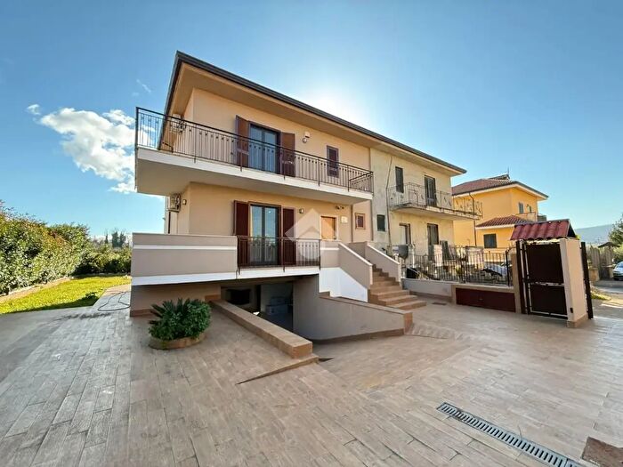 Casa con 7 locali in vendita in Via Curtole, Amorosi