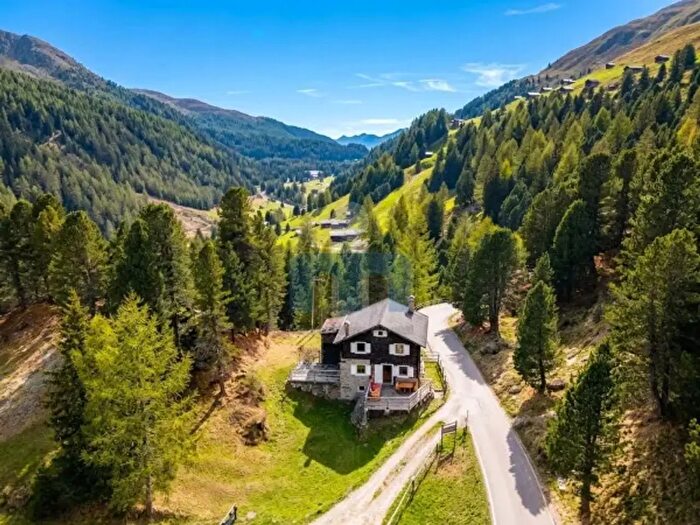 Casa con 6 locali in vendita in Via Forni, Valfurva