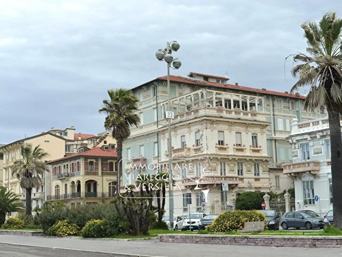 Appartamento con 5 locali in vendita in Viale G Carducci, Viareggio
