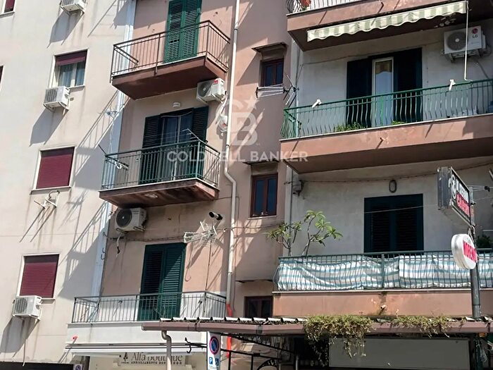 Appartamento quadrilocale in vendita in Via Roccazzo, Palermo