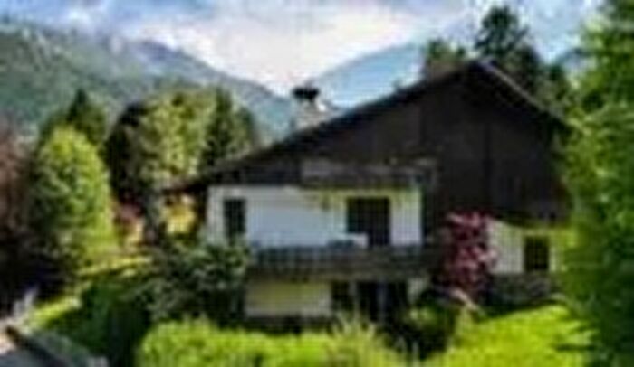 Appartamento quadrilocale in vendita in Castione Della Presolana