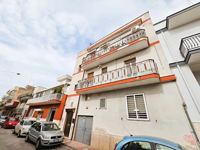 Appartamento quadrilocale in vendita in Via San Pietro, Capurso