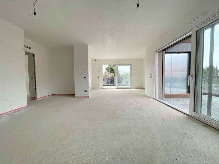 Appartamento quadrilocale in affitto in Via Caduti di Nassirya, Rovellasca