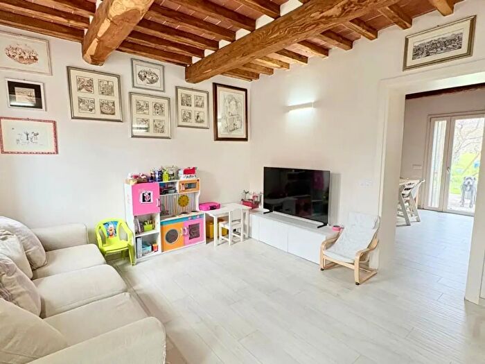 Casa con 6 locali in vendita in Lucca Lu, Lucca