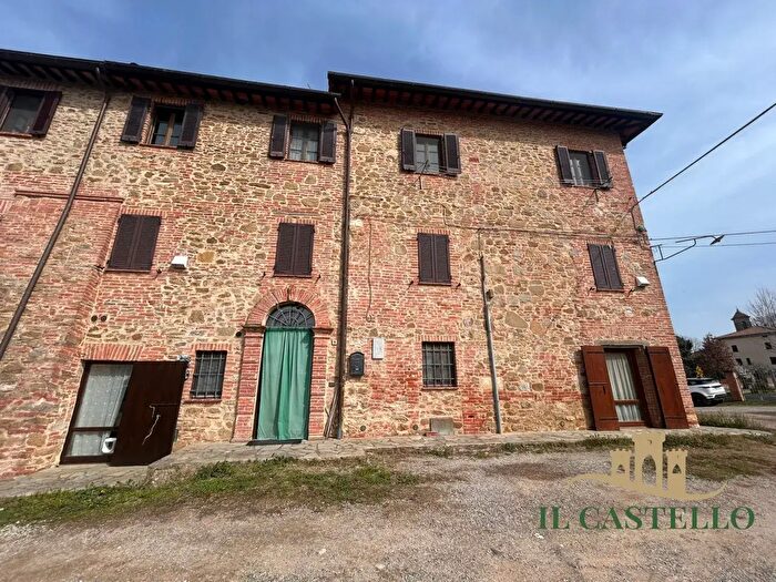 Casa quadrilocale in vendita in Castiglione Del Lago